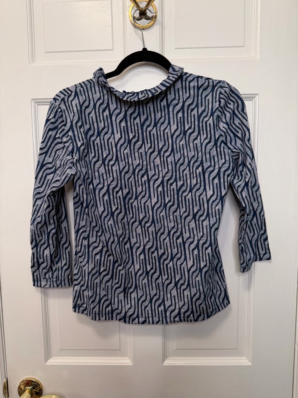 J. McLaughlin Blue White Geometric Stretch Top 3/4 Sleeve Ruffle Size Small - Picture 4 of 4